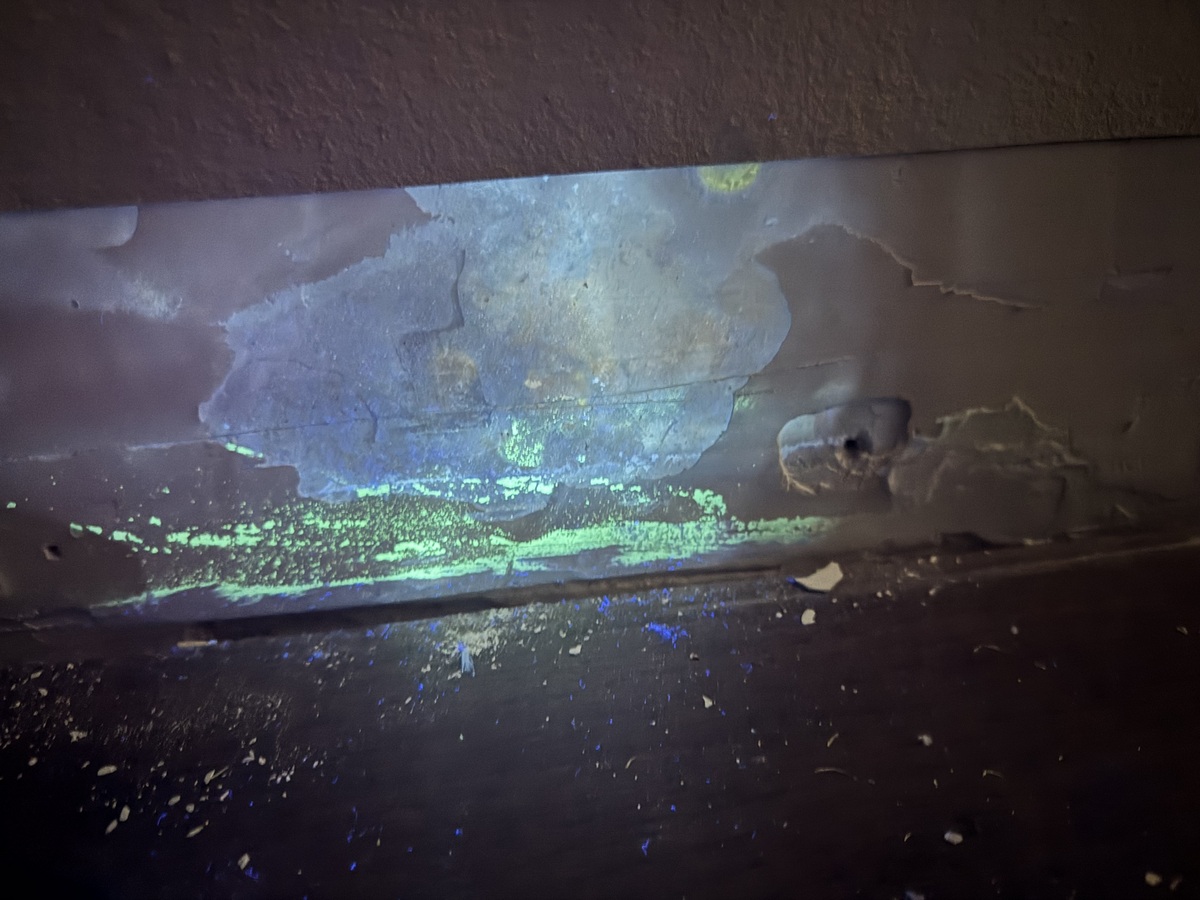 Feuchtigkeitsverfolgung fluoriszierendes Mittel unter UV-Licht